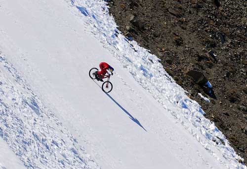 descente-vtt-neige